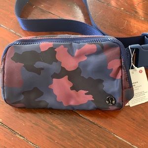 BNWT lululemon everywhere belt bag